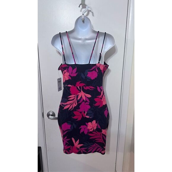 GUESS FLORAL NIRVANA PRINT FUCHSIA NOURA DRESS SZ M P1-19 NEW - Picture 8 of 15